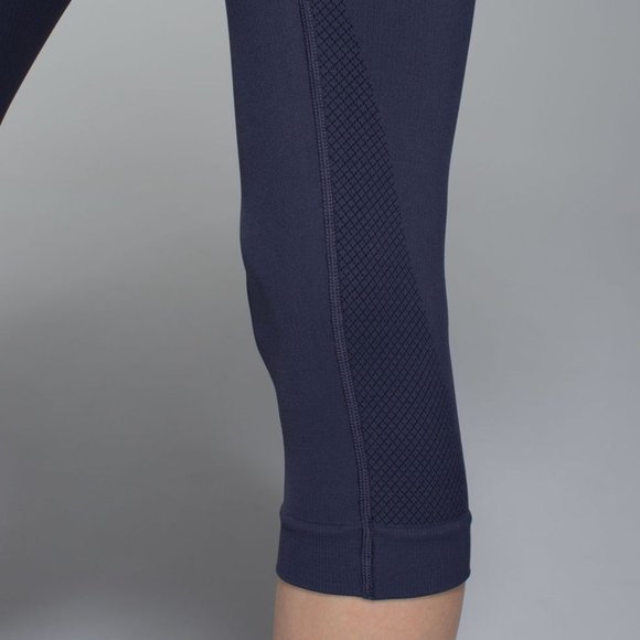 Lululemon | In The Flow Crop II *Pattern - Picture 6 of 15